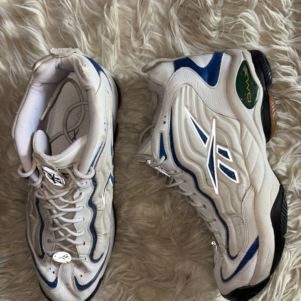 Vintage Reebok White and Blue Men's Athletic Sneakers